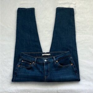 Like New Levi Strauss Boyfriend Fit Jeans, Size 28